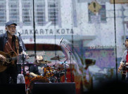Iwan Fals x Sawung Jabo Hibur Penonton Segala Usia di Synchronize Festival 2023