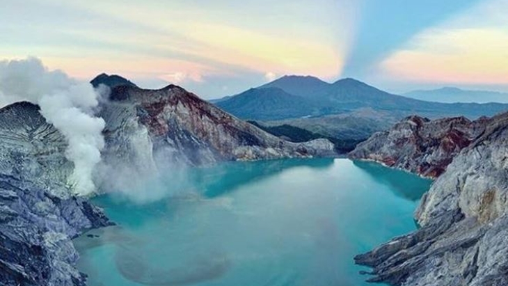 Mengagumi Kawah Ijen, Mutiara di Timur Jawa