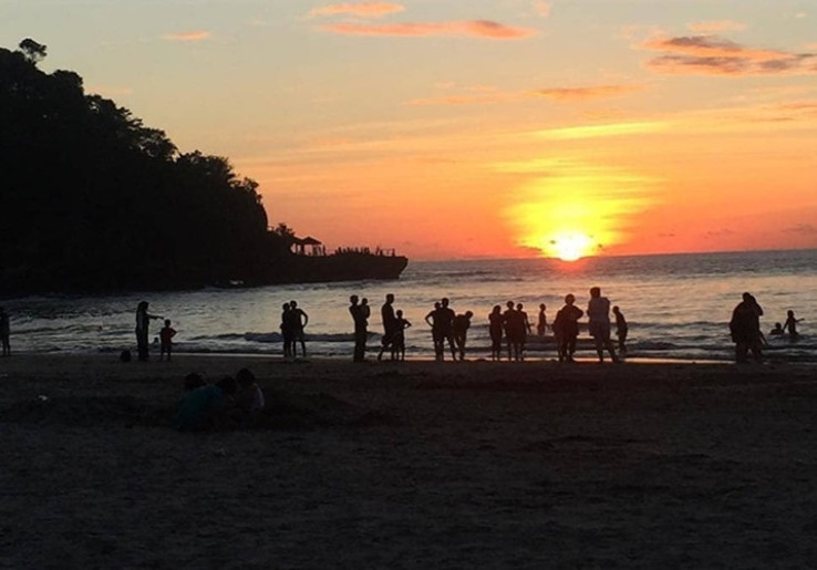Pantai Anyer dan Carita Kini Kembali Dibanjiri Wisatawan