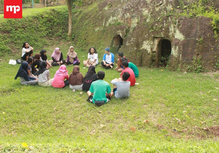 Komunitas Ini Manfaatkan Situs Banten Girang Untuk Latihan Teater