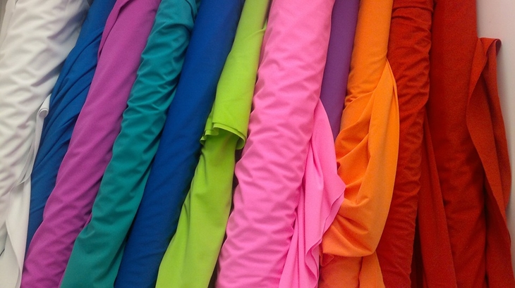 Kain spandex memiliki sifat elastin dan enggak mudah kusut. (Foto: Pixabay/LenaVanel)