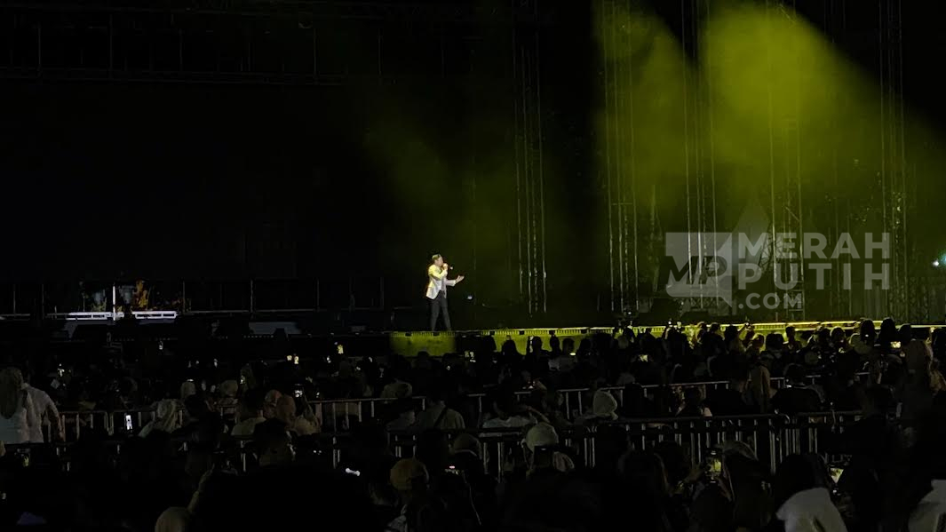 Christian Bautista Buka Konser Westlife 'The Hits Tour' 2024
