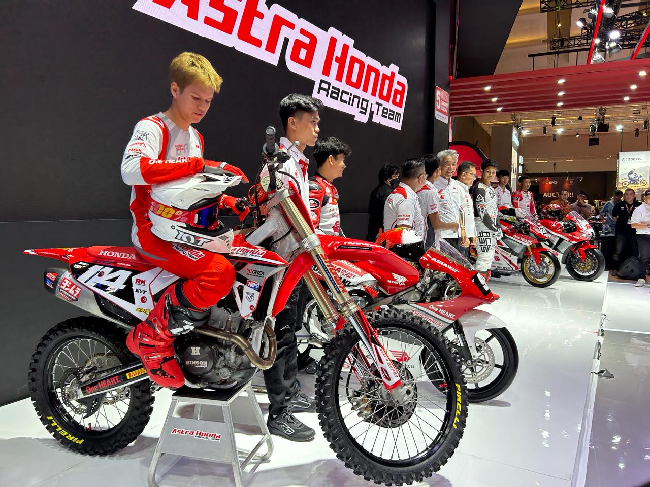 Crosser Muda Binaan AHM Siap Turun di FIM Motocross World Championship