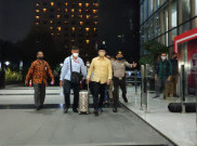 Bupati Bangkalan Bungkam Saat Tiba di Gedung KPK