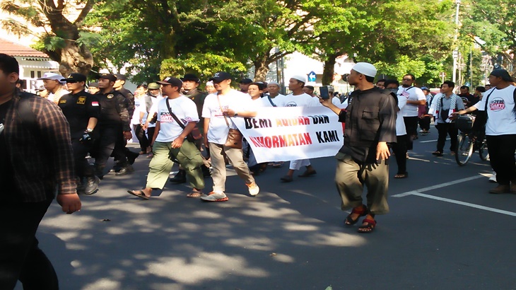 Jalan sehat Neno Warisan cs