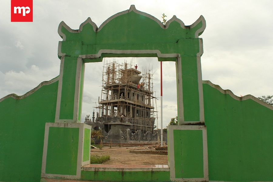 Kyai ini Patahkan Mitos Keramatnya Makam Ki Abdullah Anggadirepa