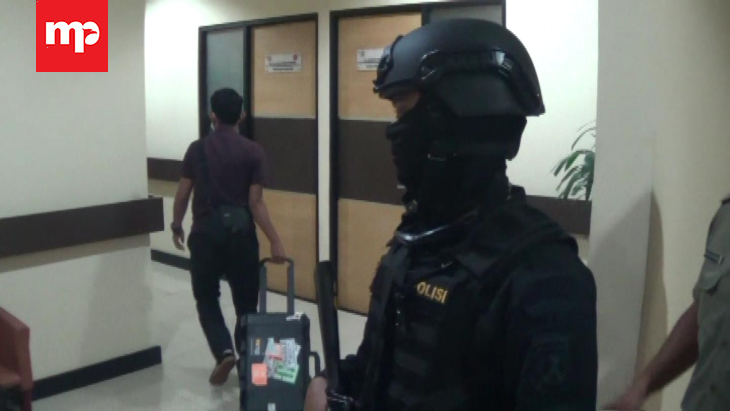 Usai Geledah Ruangan Komisi B, KPK Bawa 3 Koper Besar