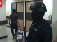 Usai Geledah Ruangan Komisi B, KPK Bawa 3 Koper Besar