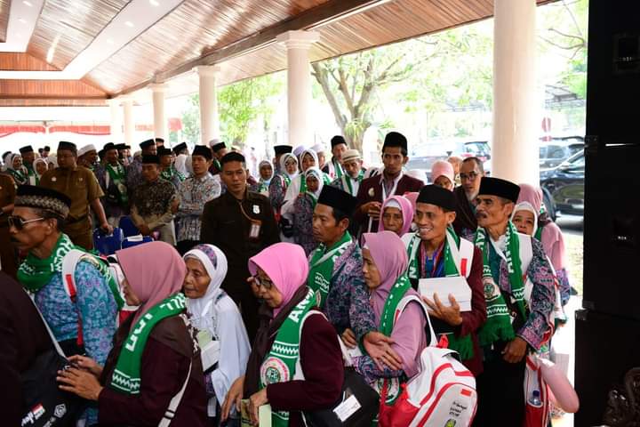 Bupati Indramayu Lepas 366 Calon Jemaah Haji Kloter Kedua