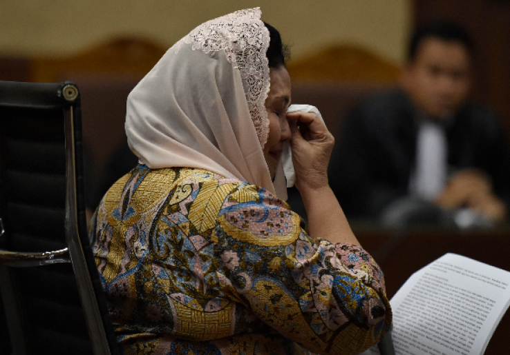 Sambil Menangis, Siti Fadilah Tegaskan Tidak Korupsi Dana Alkes