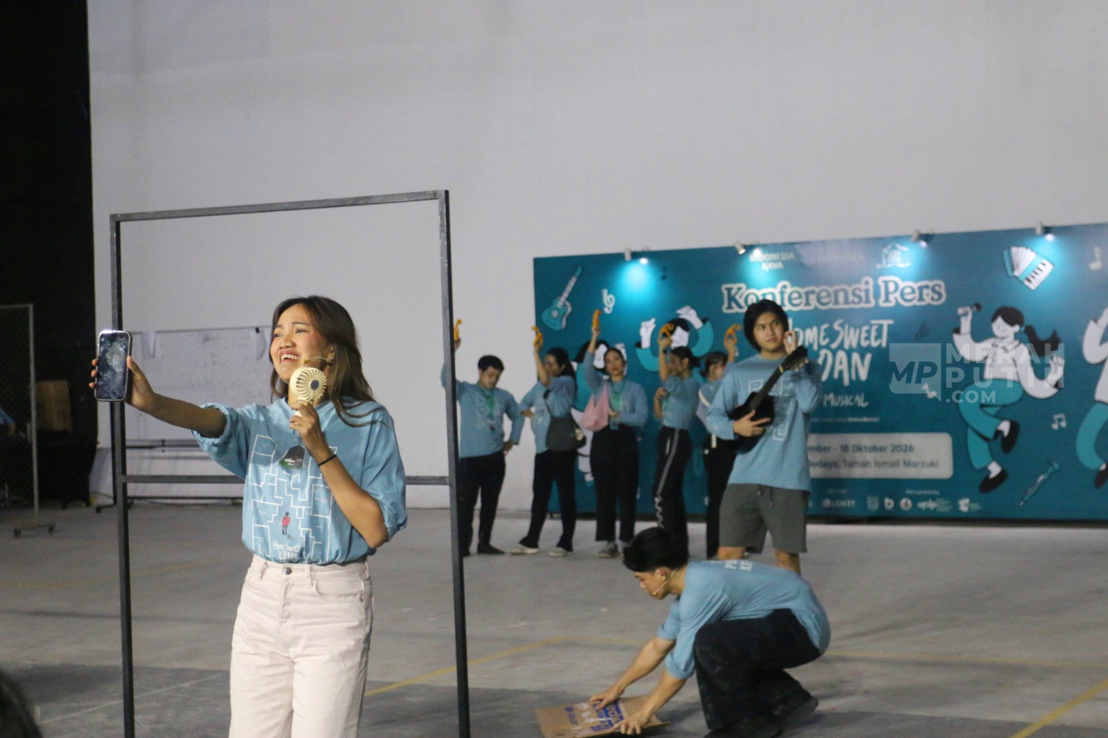 Latihan jelang pertunjukan Home Sweet Loan The Musical di Jakarta