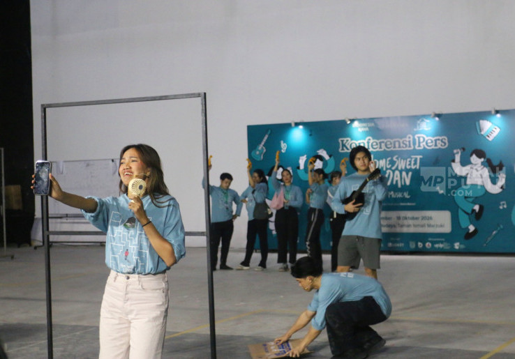 Latihan jelang pertunjukan Home Sweet Loan The Musical di Jakarta