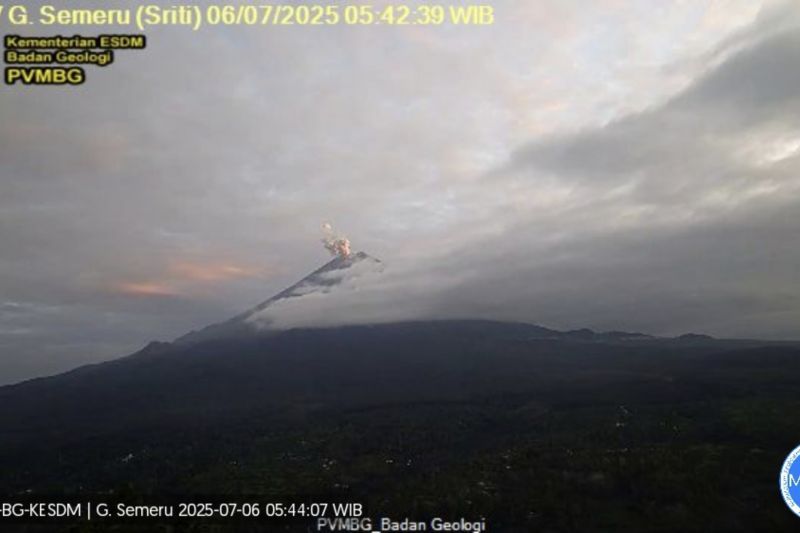 Gunung Semeru Erupsi lagi Lontarkan Asap Setinggi 700 Meter, Masyarakat Diimbau Waspadai Potensi Awan Panas