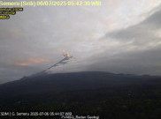 Gunung Semeru Erupsi lagi Lontarkan Asap Setinggi  700 Meter, Masyarakat Diimbau Waspadai Potensi Awan Panas