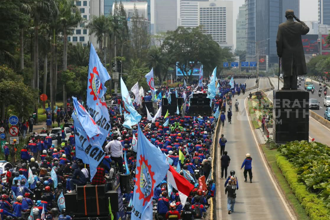 Aksi Demo Buruh Tuntut Sahkan RUU Perlindungan Ketenagakerjaan di Jakarta