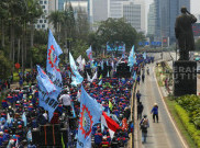 Aksi Demo Buruh Tuntut Sahkan RUU Perlindungan Ketenagakerjaan di Jakarta