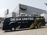 Bentuk Komitmen Berikan Fasilitas Terbaik, Dewa United Luncurkan 2 Unit Bus sebagai Kendaraan Resmi Tim Basket dan Sepak Bola