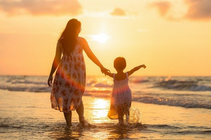 Ibu memiliki banyak peran di kehidupan anak. (Foto: Pixabay/sasint)