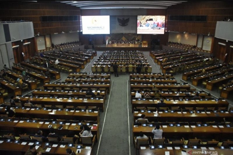 DPR Protes Aturan Pemberian Alat Kontrasepsi Bagi Pelajar