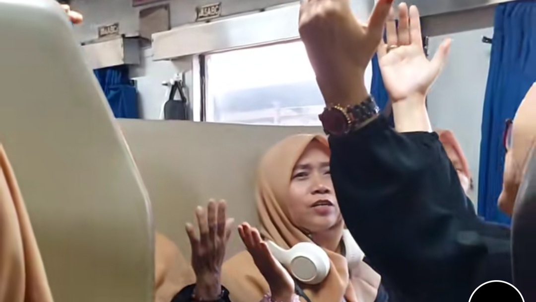 Reaksi KAI soal Rombongan Emak-Emak Nyanyi Berisik dalam Kereta