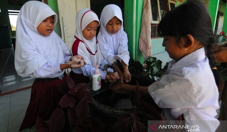 Ilustrasi - Pemerintah daerah di zona hijau agar dapat mengambil keputusan yang benar-benar bijak dalam membuka kembali sekolah-sekolah di daerahnya. (Antaranews)