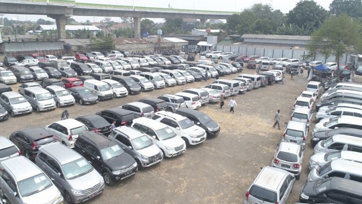 Mau Larang Mobil 10 Tahun ke Atas Wara-wiri, Anies Dikritik Benahi Dulu Transportasi