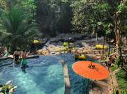 Club di Tepi Sungai dengan Pemandangan Air Terjun di Gianyar Bali