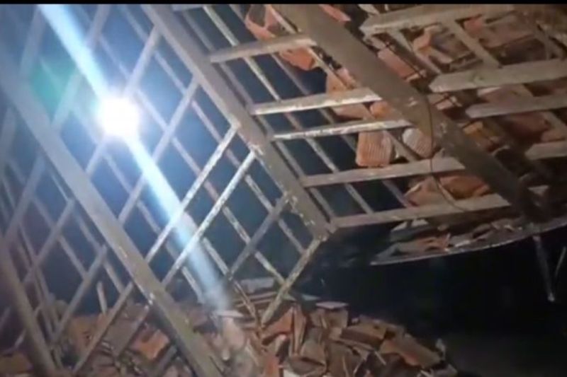 Sejumlah Bangunan Runtuh di Pacitan Akibat Gempa M 6,4 Jumat Pagi