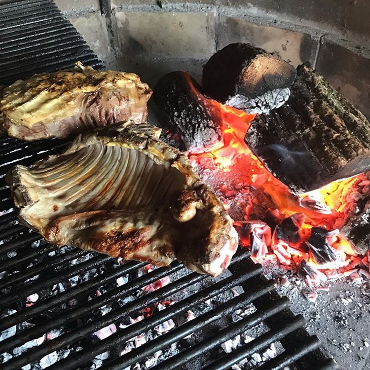 Daging panggang yang biasa digunakand alam hidangan Chivito. (Foto: instagram.com/cuccinapatotano)