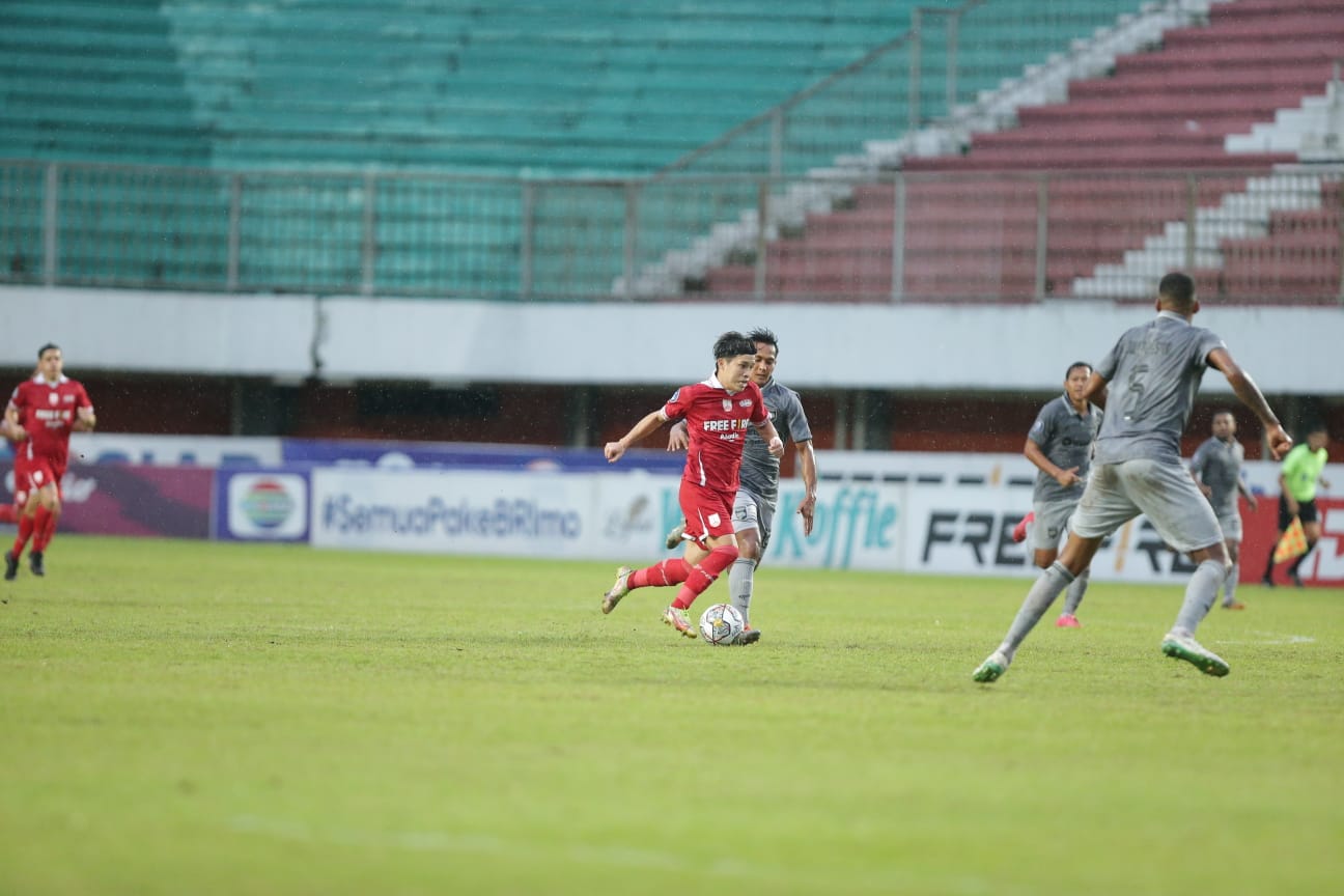 Pelatih Leonardo Medina Soroti Kinerja Wasit setelah Persis Solo Ditahan Imbang Borneo FC