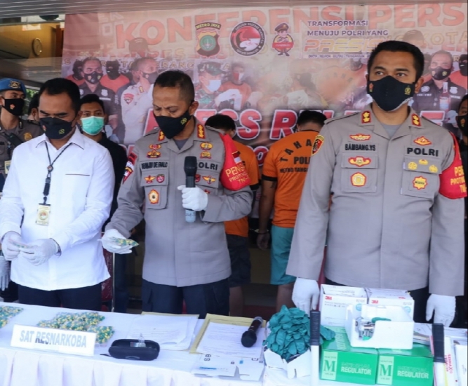Polisi Gagalkan Peredaran Ribuan Ekstasi Modus Obat COVID-19