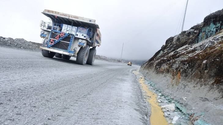 Kelompok Bersenjata Bakar Haul Truck Milik Freeport