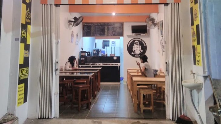 Gue Enggak Cengeng, Bawa Kedai ke Rumah