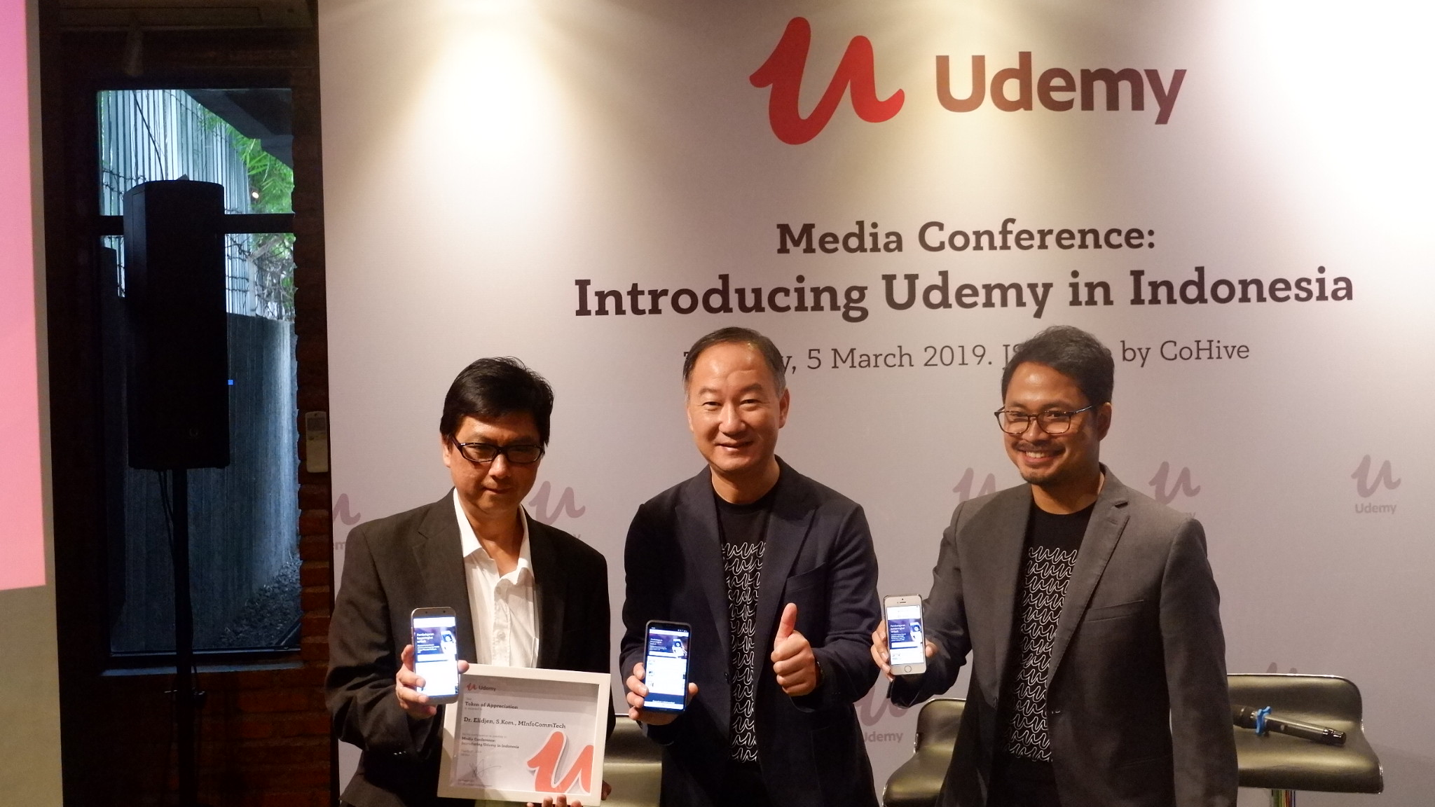 Belajar Sekaligus Mengajar Bersama Udemy