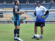 Pelatih Persib Sayangkan Kartu Kuning untuk Klok