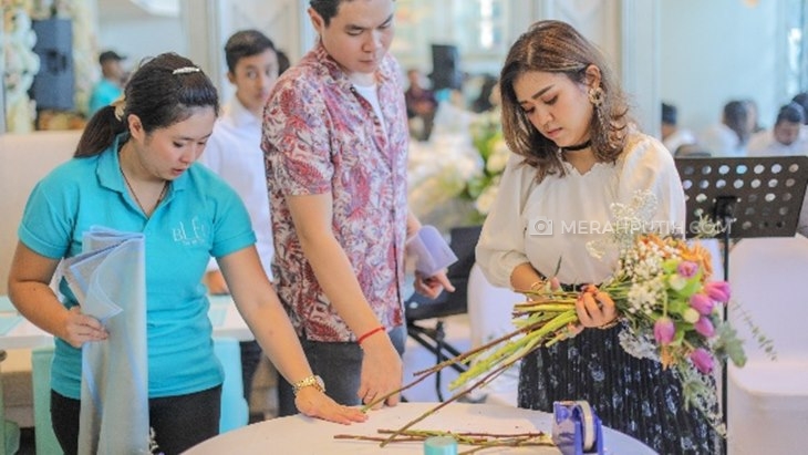 Belajar Merangkai Buket Bunga Bersama Flower Expert, Tak Sampai Setengah Jam