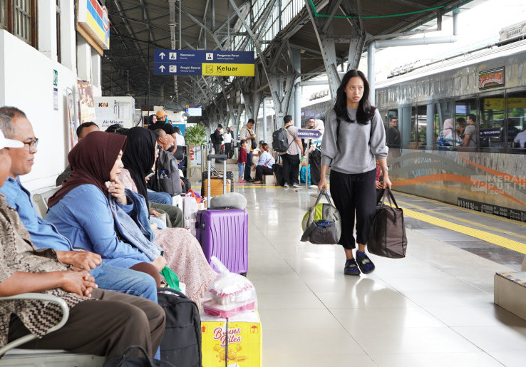 Lebih daripada 800 Ribu Orang Datang ke Jakarta setelah Libur Nataru, Datang Naik KA Jarak Jauh