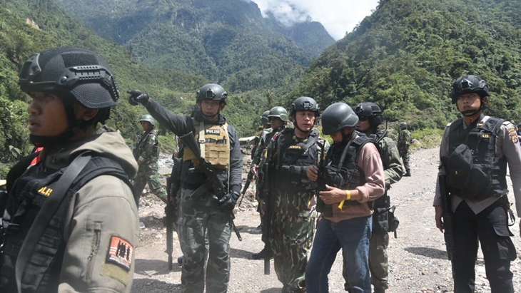Asisten Bidang Operasi (As Ops) Kapolri Irjen Pol Mochamad Iriawan setelah berhasil evakuasi warga Kimbeli-Banti dari KKB. (Foto: Humas Polda Papua)