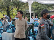 Bagi-Bagi Sembako, Wapres Gibran Pulang Kampung Sambil 'Belanja Masalah' di Solo