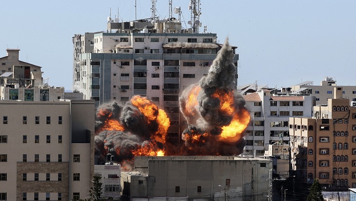 Serangan udara militer Israel menghancurkan Jala Tower yang merupakan gedung kantor berita Al Jazeera dan Associated Press (AP) di Jalur Gaza, Sabtu (15/5) waktu setempat.