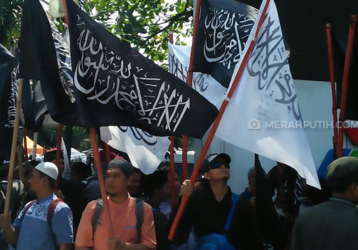 Ratusan Bendera Mirip HTI Masih Berkibar di Aksi 287