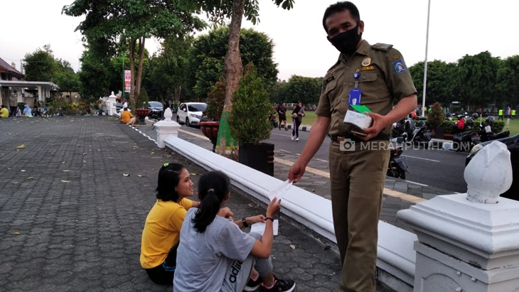 Di Yogyakarta Tak Pakai Masker, Siap-siap Dihukum Nyapu Jalanan