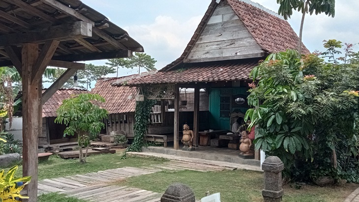 Kopi Sontoloyo di Batu, Nasi Lodehnya Juara