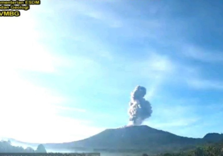 Gunung Ibu di Halmahera Barat Erupsi, Semburkan Abu Vulkanik Setinggi 1,2 Kilometer