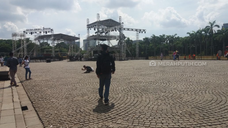 Pesta Tahun Baru di Monas-Thamrin Hasilkan 500 Kubik Sampah