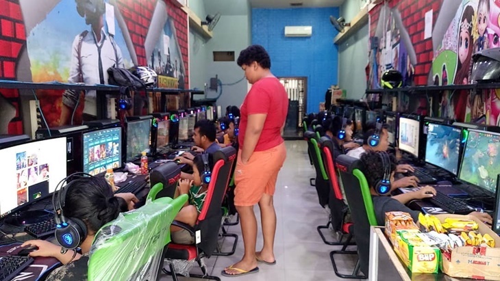 Pah, Mah, Maaf Aku Dulu Sering Mencuri dan Bolos ke Warnet