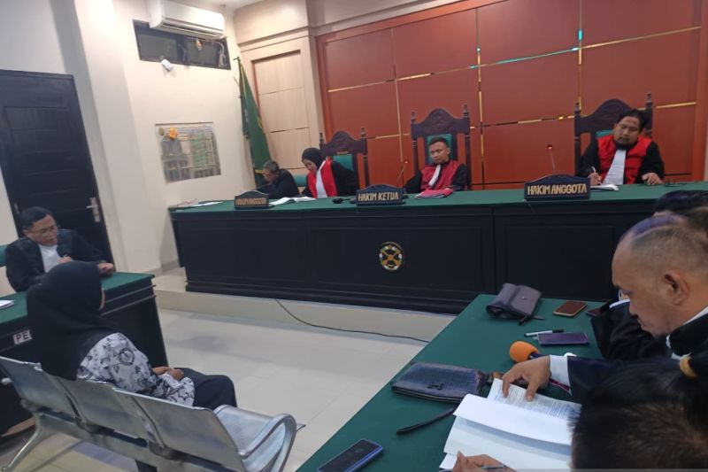 Sidang Guru Supriyani Dituduh Aniaya Murid Anak Polisi Ditunda