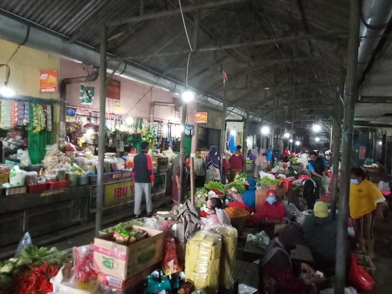 Kondisi pasar saat COVID-19. (Foto: Antara)