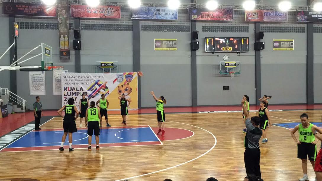 24 Pebasket putri mengikuti seleksi yang dilakukan oleh Timnas di Cirebon untuk berlaga pada Sea Games 2017, di Malaysia. (MP/Mauritz)