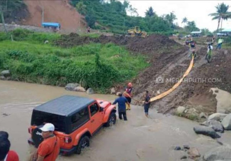  Uji Mobil Rubicon Baru, Bupati Karanganyar Jajal Medan Off Road dan Ini Hasilnya